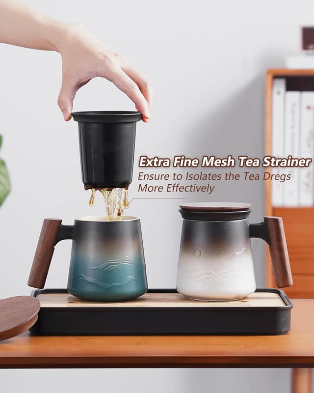 Detalle de ZENS Embossed Ceramic Tea Mug with Infuser and Lid (14.5 oz) — Wood Handle & Loose-Leaf Steeper