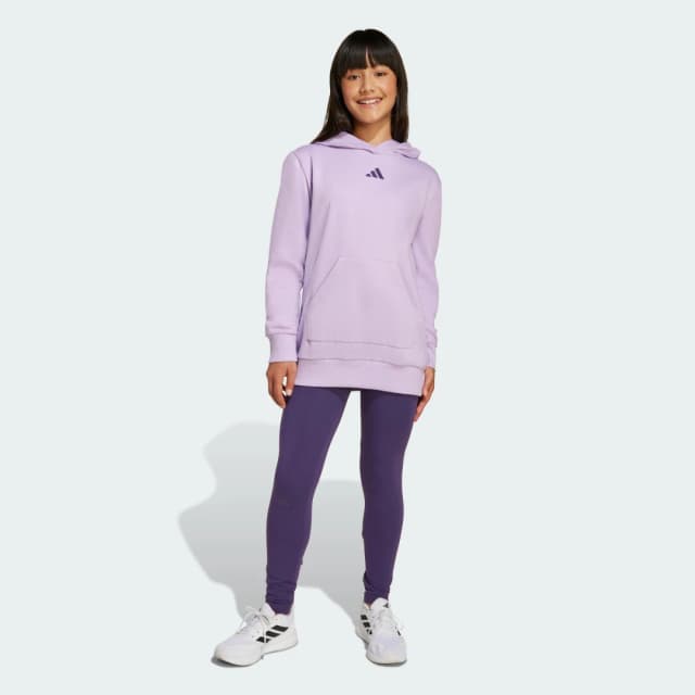 Detalle de Conjunto de chándal con capucha Adidas en violeta