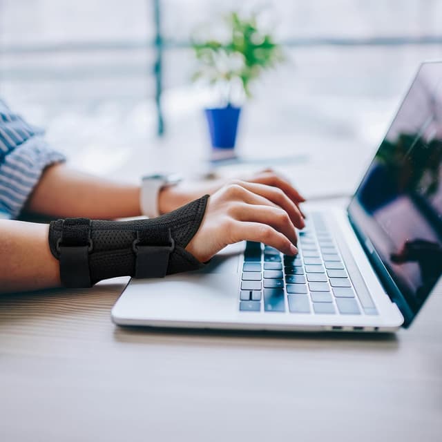 Thumbnail 6 de BRACOO WB31 Adjustable Carpal Tunnel Wrist Support Splint (Right & Left) for Night Relief & Day Support