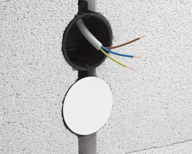 Detalle 2 de Meister coperchio a molla per scatole di derivazione diametro 70 mm, set da 25 pezzi (bianco)