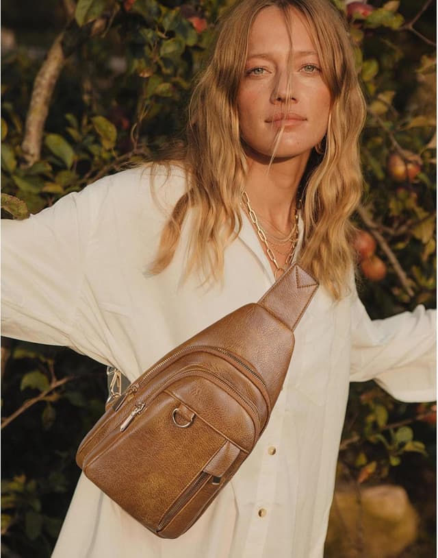 Detalle 2 de GAEKEAO women’s sling bag / crossbody fanny pack with vegan PU leather and card slots