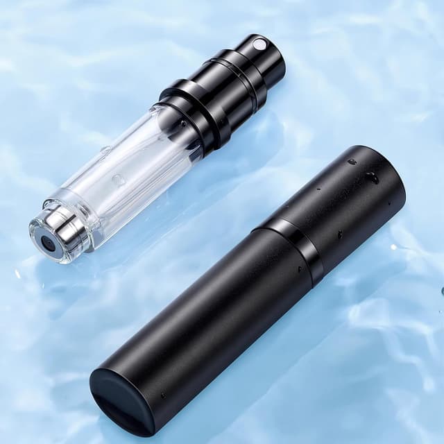 Detalle de Vinuwu Refillable Perfume Atomiser 2 Pack 5ml (Black & Gold) – pocket travel spray dispensers