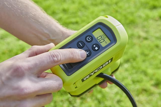 Detalle de Ryobi RPI18-0 cordless pressure inflator