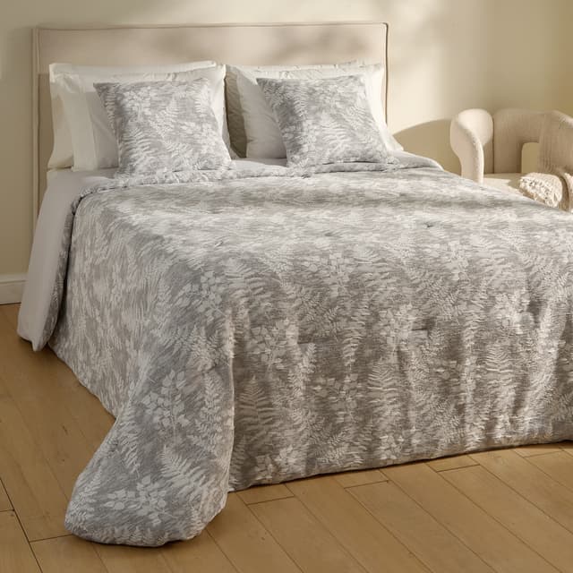 Detalle de Basics de El Corte Inglés edredón reversible Natura con funda de cojín