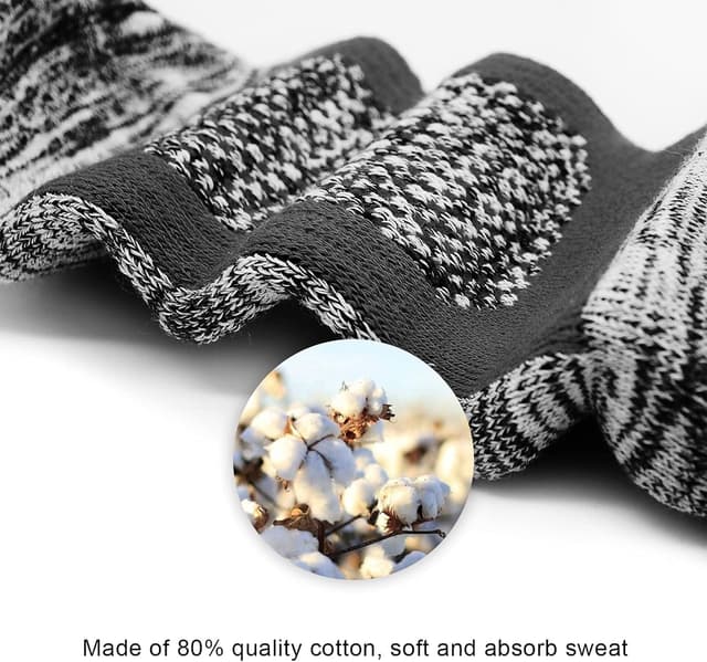 Detalle de YUEDGE Men’s 5 Pairs Athletic Crew Socks – breathable, cushioned and multi-wicking