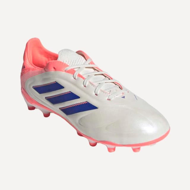 Detalle de adidas Copa Pure III Elite FG/MG para niño: botas de fútbol con suela para césped y superficies mixtas
