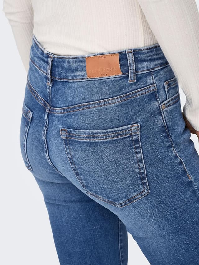 Detalle de ONLY Onlblush Mid Retroflared DNM Dia550 NOOS: jeans svasati da donna dallo stile retro