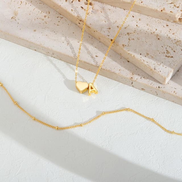 Detalle 2 de TINGN Collana in oro 18 carati placcato con lettere A-Z e cuore, personalizzata da donna