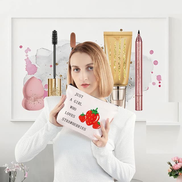 Detalle 2 de LEVLO Funny Strawberry cotton canvas cosmetic bag ("Just A Girl Who Loves Strawberries")