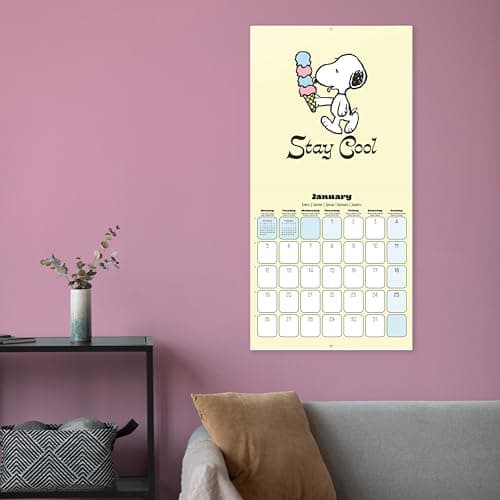 Detalle de Grupo Erik Calendario 2026 pared Snoopy 30x30 cm 🗓