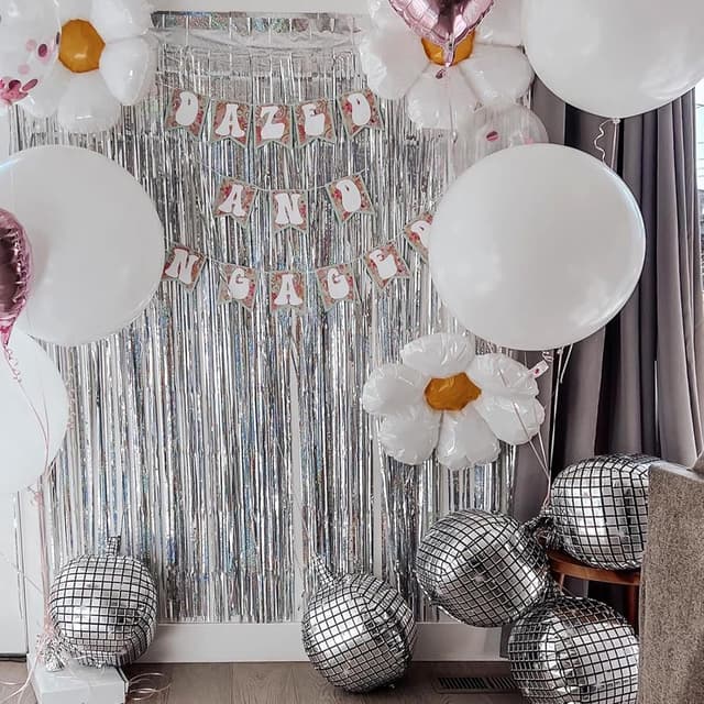 Detalle 2 de jijAcraft Lametta Vorhang Silber Glitzer – Metallic Party Deko, 2 Stück (1 m x 2,5 m)