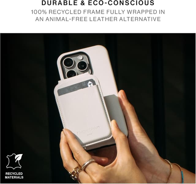 Detalle de Native Union Active Wallet Stand MagSafe card holder with 4-card storage and fold-out stand (Sandstone)