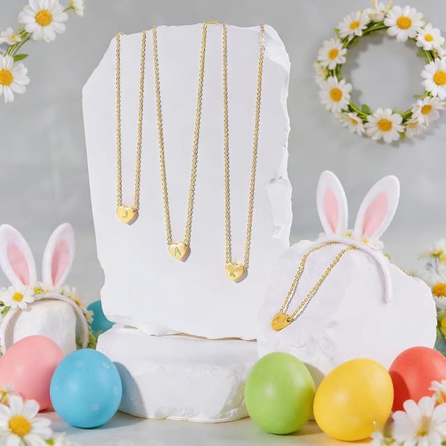 Detalle 2 de Turandoss Collana con iniziale a cuore in oro 14K placcato, personalizzata