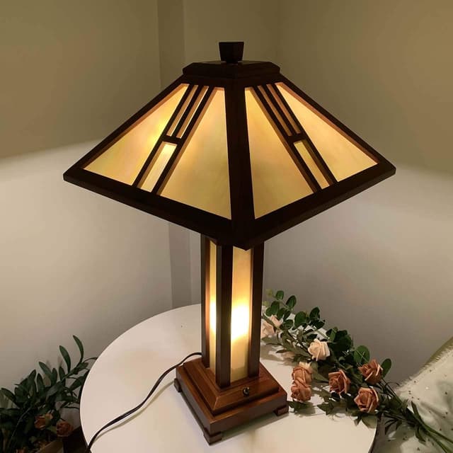 Detalle de Bieye L50796 Mission Tiffany-style stained glass table lamp with wooden base, 26 inches tall