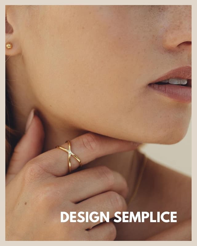 Detalle de Anello regolabile GD GOOD.designs EST. 2015 a forma di X in acciaio inossidabile placcato oro 18 carati