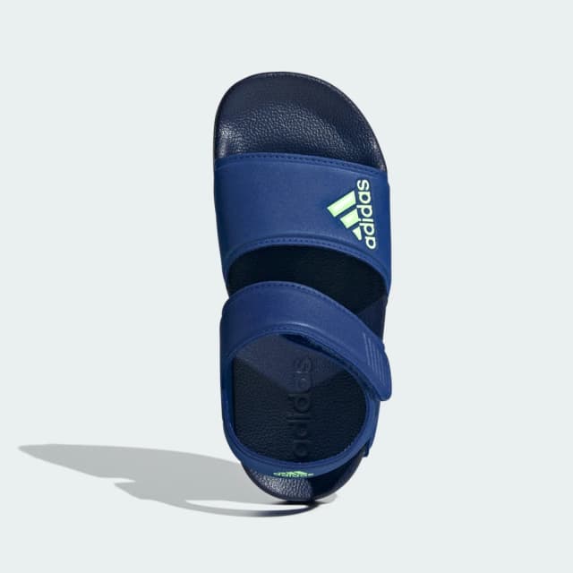 Detalle 2 de Adidas Sandalia Adilette azul: comodidad para el día a día