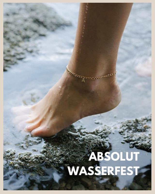 Detalle 2 de GD GOOD.designs Fußkettchen Gold mit Buchstaben – wasserfest, verstellbar (22–27 cm), aus Edelstahl