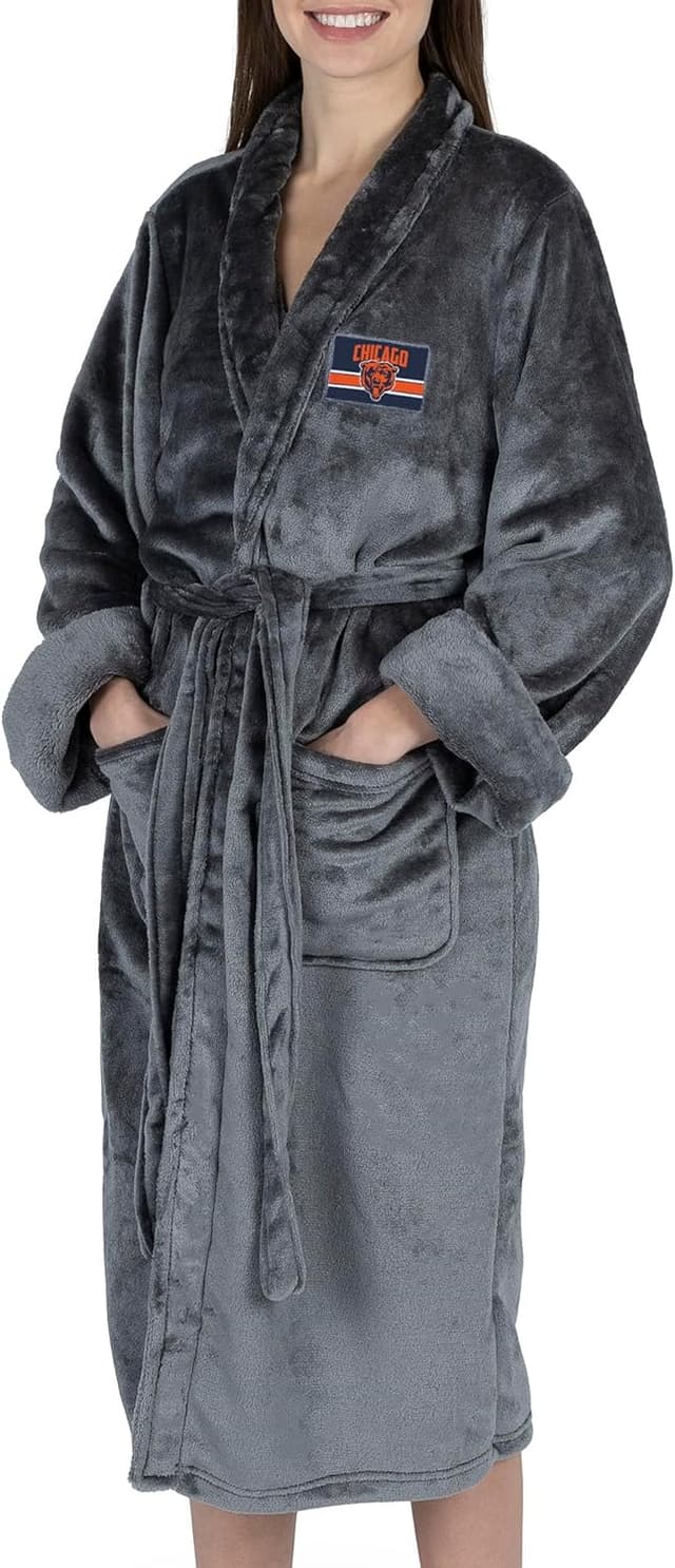 Detalle de NFL Silk Touch Women’s Robe S/M — Soft Polyester Bathrobe with Embroidered Team Graphics