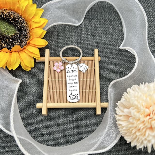 Detalle de Lumengqi set da 2 portachiavi “Casa” in acciaio inox con ciondolo per coppia