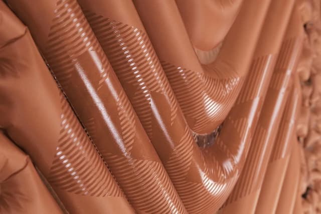 Detalle de Klymit Hammock V Sleeping Pad (Inflatable Hammock Comfort) – Red