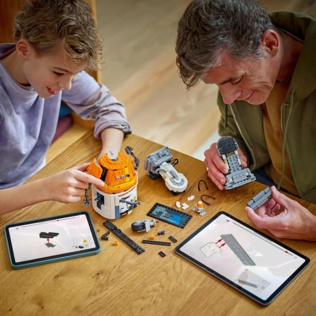 Detalle 2 de Lego Star Wars Chopper (C1-10P) 🎲