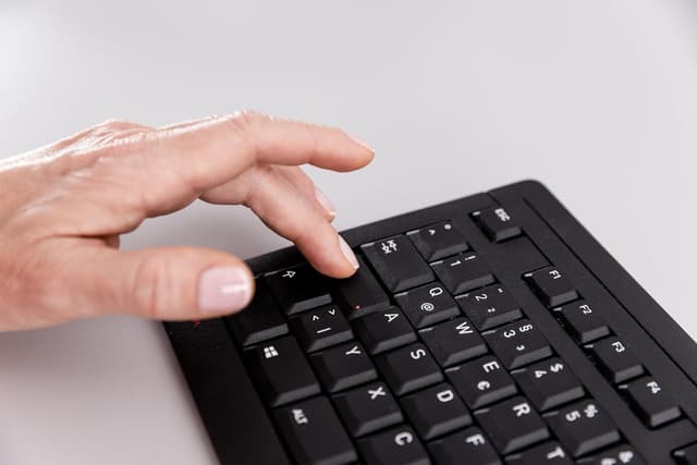 Thumbnail 4 de Cherry Stream Keyboard 🖥️ Teclado silencioso con cable y diseño plano