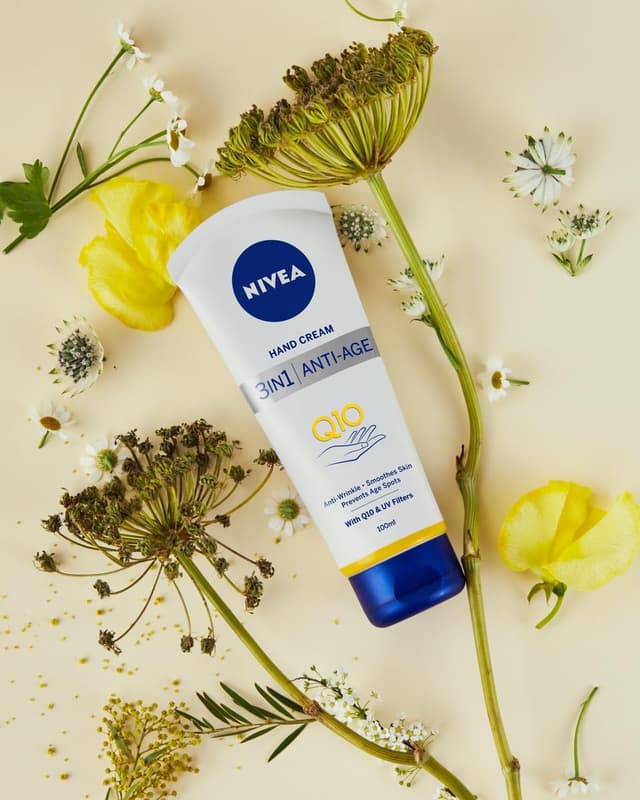 Detalle de NIVEA Crème Mains Rajeunissante anti-âge au Q10 — 100 ml
