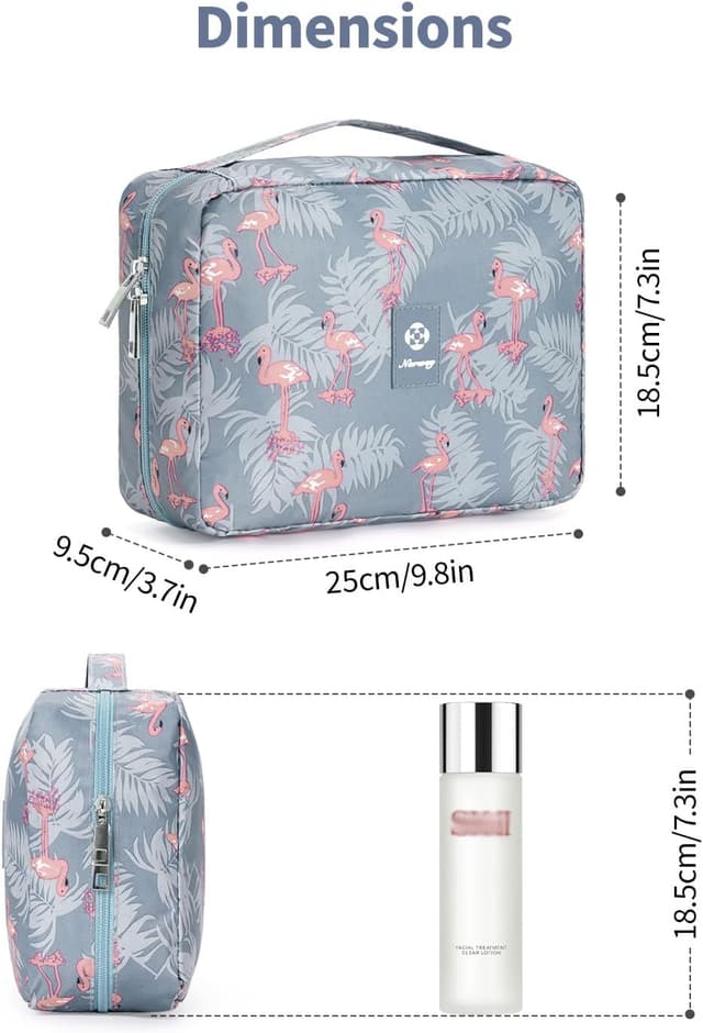 Detalle de Travel wash bag with compartments and hook
