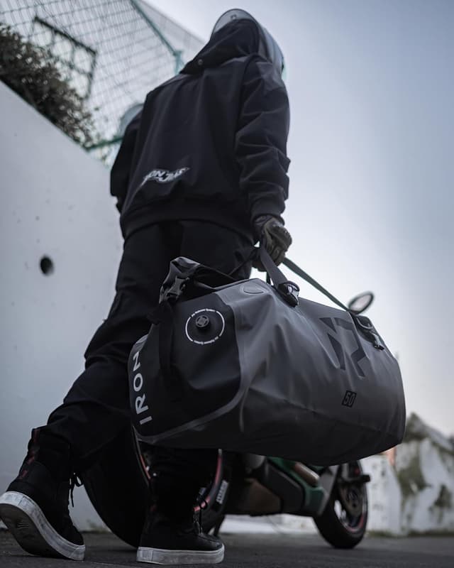 Detalle de BORLENI Borsa da Moto Impermeabile 30L con chiusura rolltop e sistema MOLLE