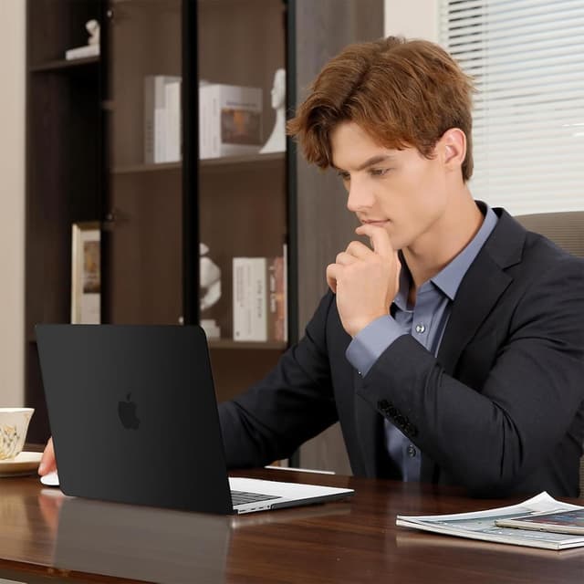 Detalle de MOSISO Hard Shell Case for MacBook Air 13-inch (M1 2021–2018) with Keyboard Cover, Screen Film, and Storage Bag - Black