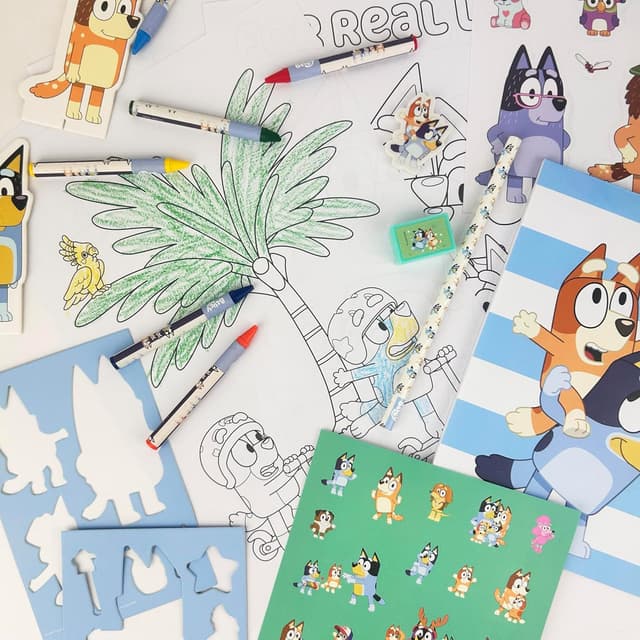 Thumbnail 6 de Blueprint Collections Bluey Large Art Set (A4 colouring posters, stickers & stencils kit)