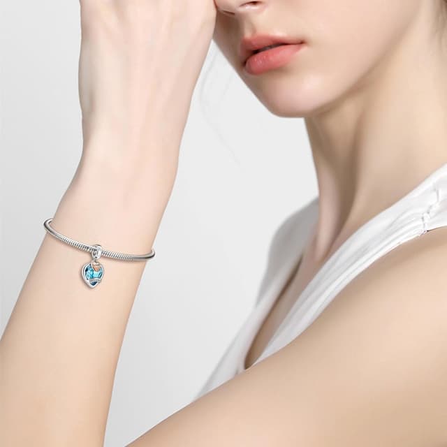 Detalle 2 de AMATOLOVE December birthstone charm 10 mm