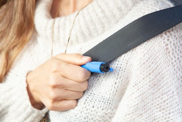 Detalle de RESQME GBO-RQMTWIN-BLAU : porte-clés sécurité pour briser une vitre et couper une ceinture (lot de 2)