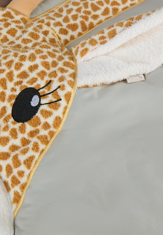 Detalle 2 de Sterntaler Spielbogen Giraffe Kaya – Spieldecke mit weicher Liegefläche, Spiegel, Rassel, Knisterpapier & Quietsche, steingrau