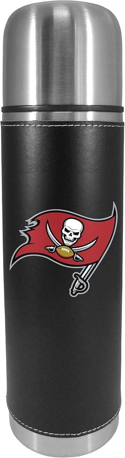 Detalle de NFL Tampa Bay Buccaneers Graphics Thermos (26 oz) — Vacuum-Sealed Fan Drink Bottle