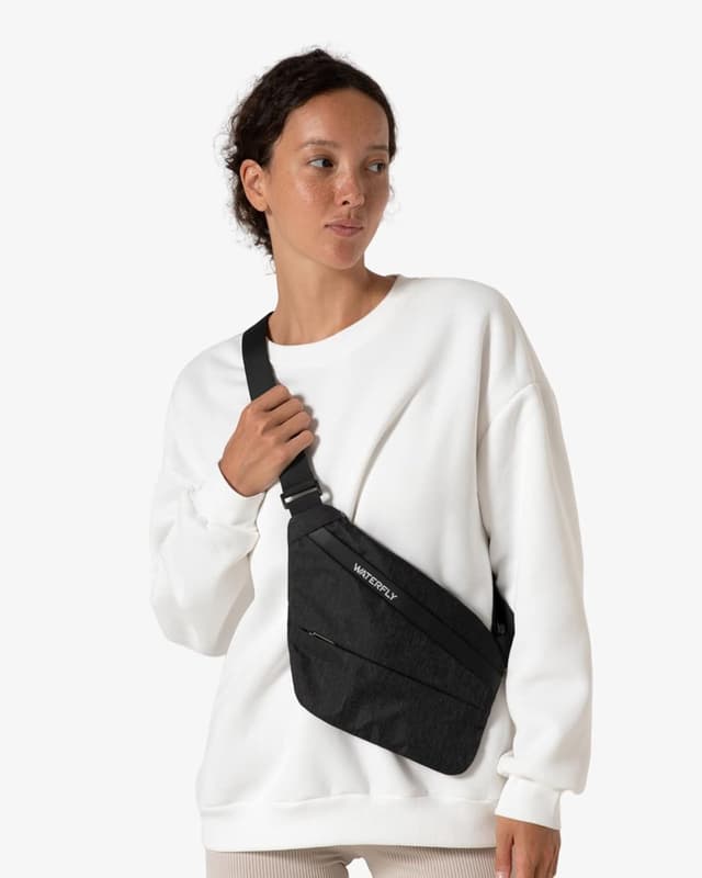 Detalle 2 de Waterfly Sling Bag Shoulder Chest Bag (Black, Small) – Lightweight cross body bag for everyday carry