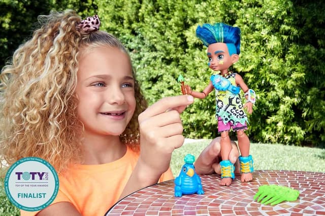 Detalle de Cave Club Slate Doll with Taggy, comb and painting tools (ages 4+)