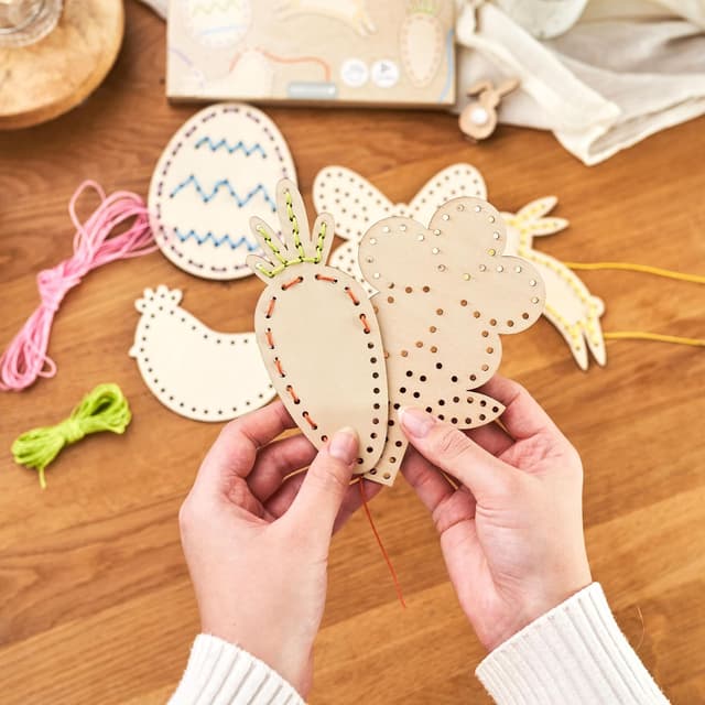 Thumbnail 5 de Papierdrachen DIY-Fädelset aus Holz für Ostern