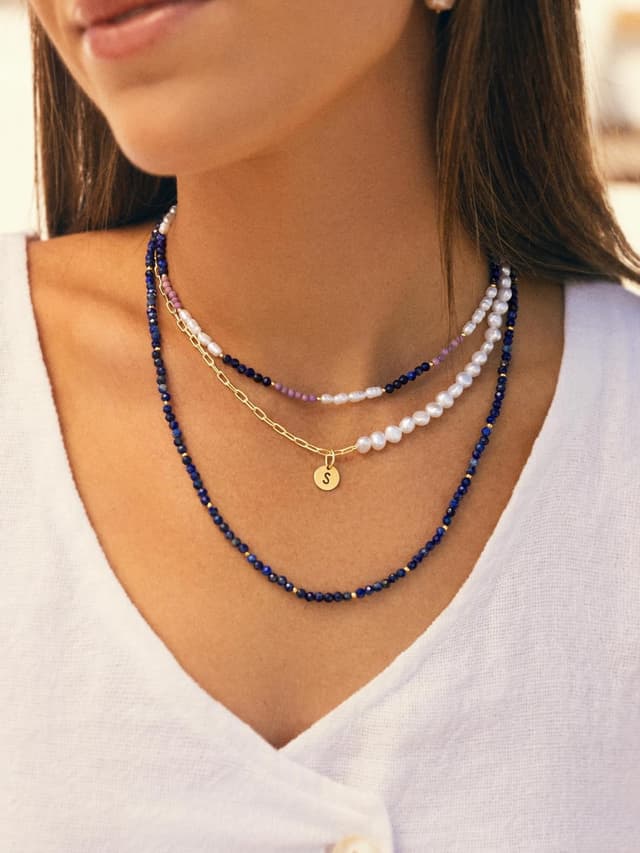 Detalle 1 de SINGULARU Mini Medallion Letter, colgante letra L en plata 925 💍