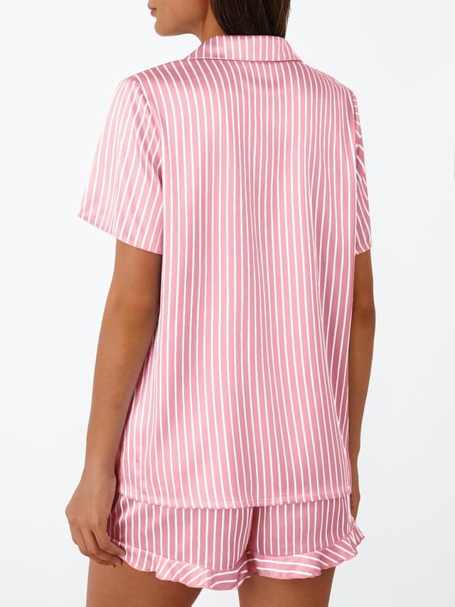 Detalle 2 de LILLUSORY Women’s Satin Silk Pajamas Set (2-Piece Ruffle Ruffle PJs) — Button-Down Top & Shorts