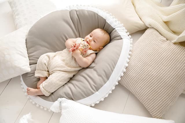 Detalle 2 de Hape Rosalie bâton de pluie papillon en bois – sonajero dès 0 mois