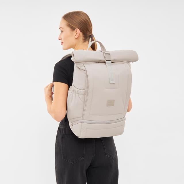 Detalle 2 de Johnny Urban Rolltop Rucksack Kyle „Puffy“ mit Laptopfach bis 16 Zoll – Damen & Herren Tagesrucksack aus Nylon