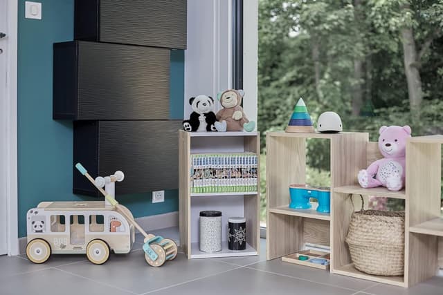 Detalle de Iris Ohyama UB-6035 scaffale salvaspazio modulare per armadietto a 2 livelli, marrone con ripiano regolabile