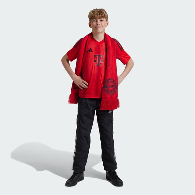 Detalle de Camiseta primera equipación FC Bayern 24/25 Adidas para adolescentes (roja)
