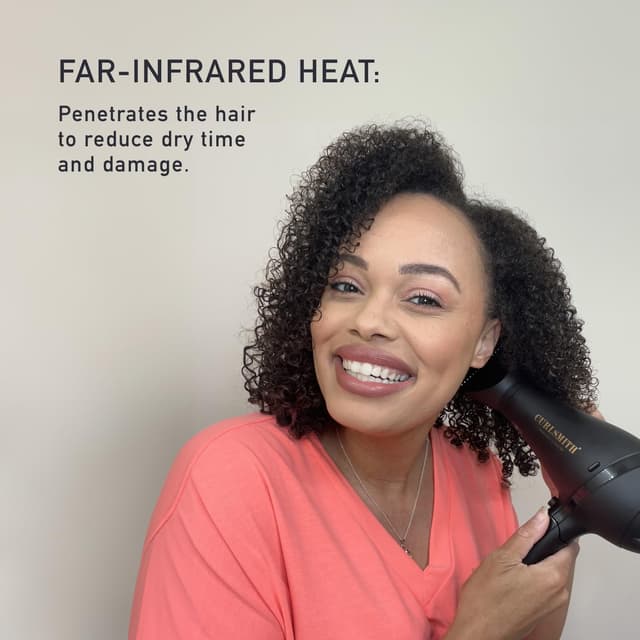 Detalle de Curlsmith Defrizzion Travel Edition Dryer with XL Diffuser | Dual-voltage compact hairdryer