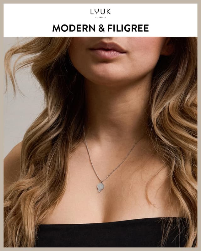 Detalle de LUUK LIFESTYLE collana con ciondolo a mongolfiera in acciaio inox e cartolina HAPPINESS, 50 cm