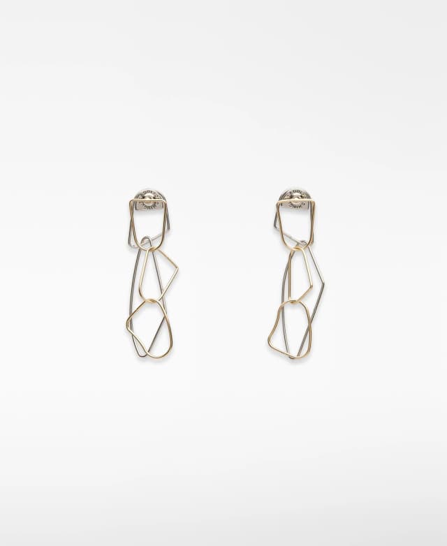 Detalle de Adolfo Domínguez pendientes con eslabones