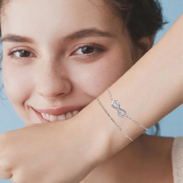 Detalle de J.MUEN Unendlichkeit Armband Damen aus 925 Sterling Silber – Infinity-Symbol mit Zirkonia, verstellbar