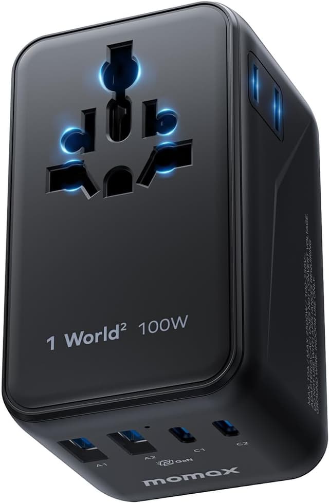 Detalle de MOMAX Universal Travel Adapter (100W Fast GaN) with 2 AC outlets and dual USB-C/USB-A ports