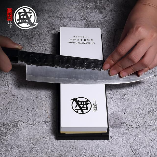 Detalle 2 de MITSUMOTO SAKARI Japanese Knife Sharpener Whetstone 1000/3000 grit with TPR non-slip base